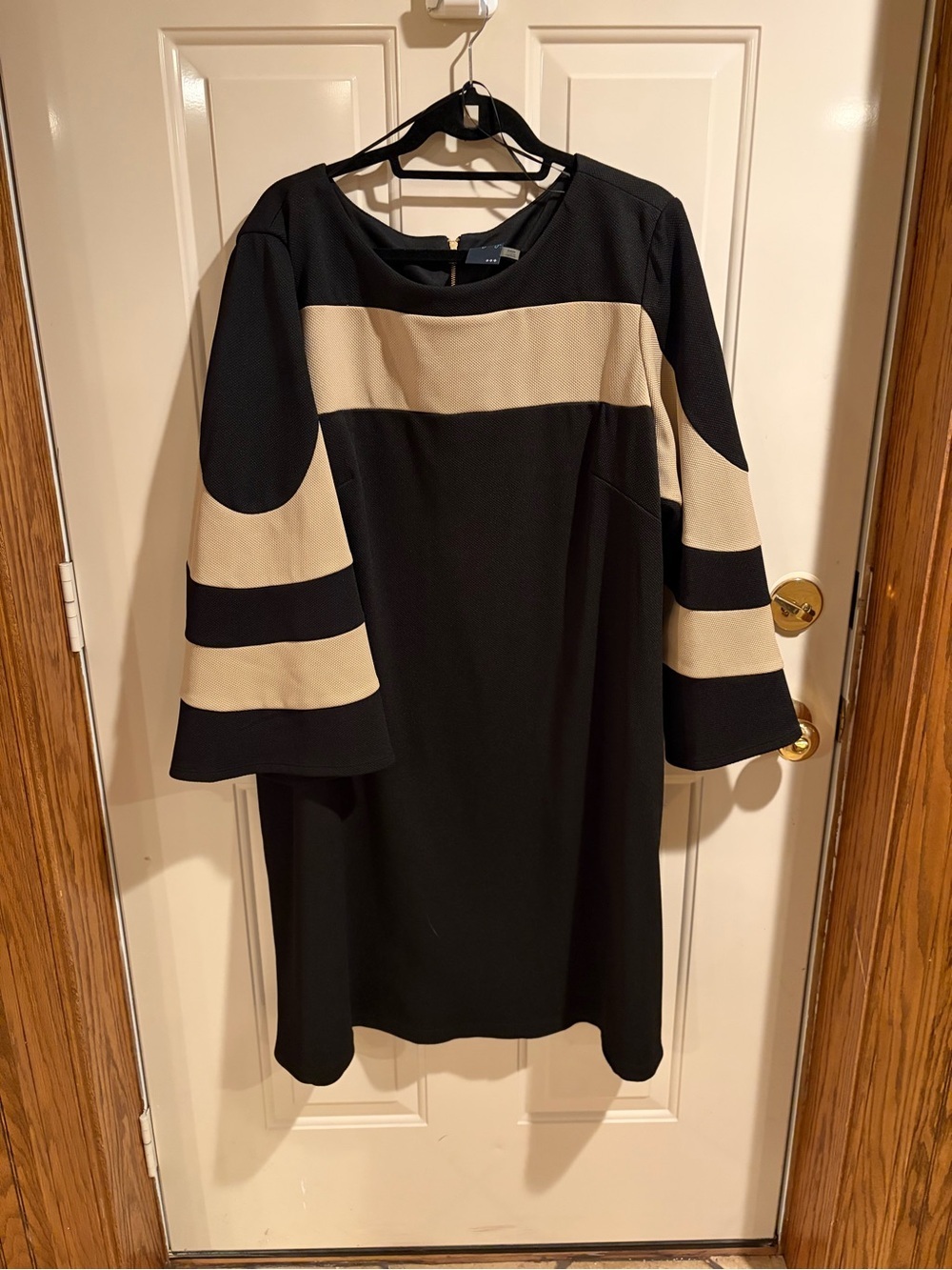 Gabby Skye 24W Black & Ivory Colorblock Bell Sleeve Dress Plus Size